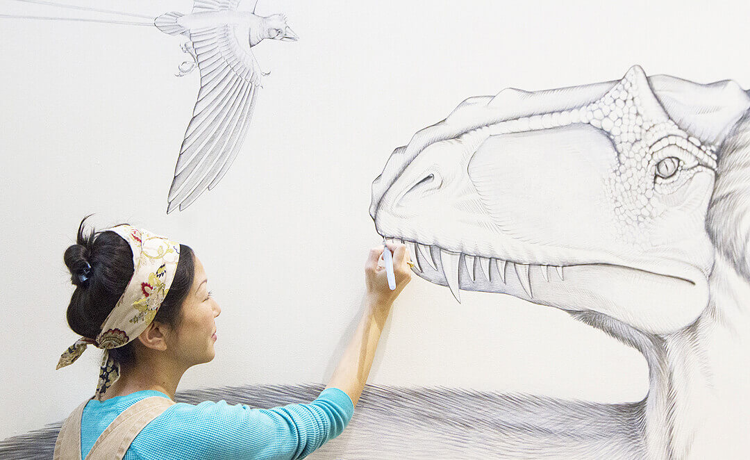 Jane Kim elaboró el mural más grande de aves