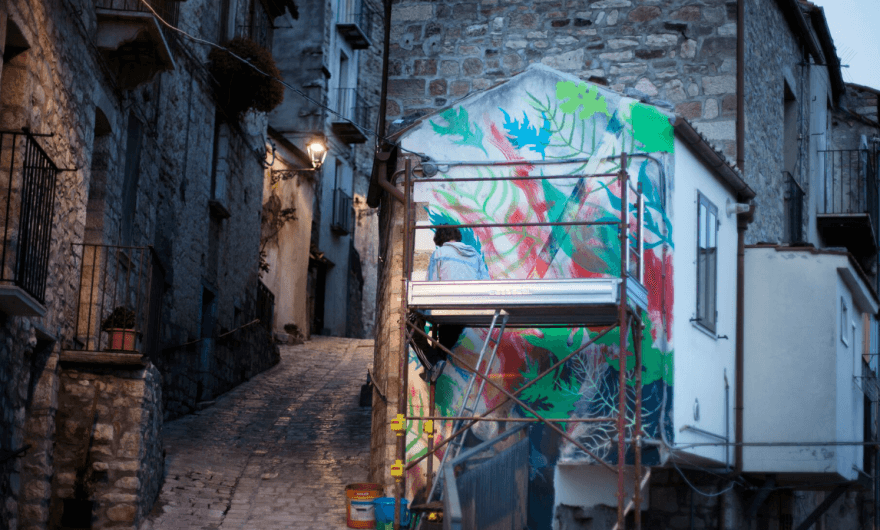 Gola Hundun crea los primeros murales de festival de arte en Italia