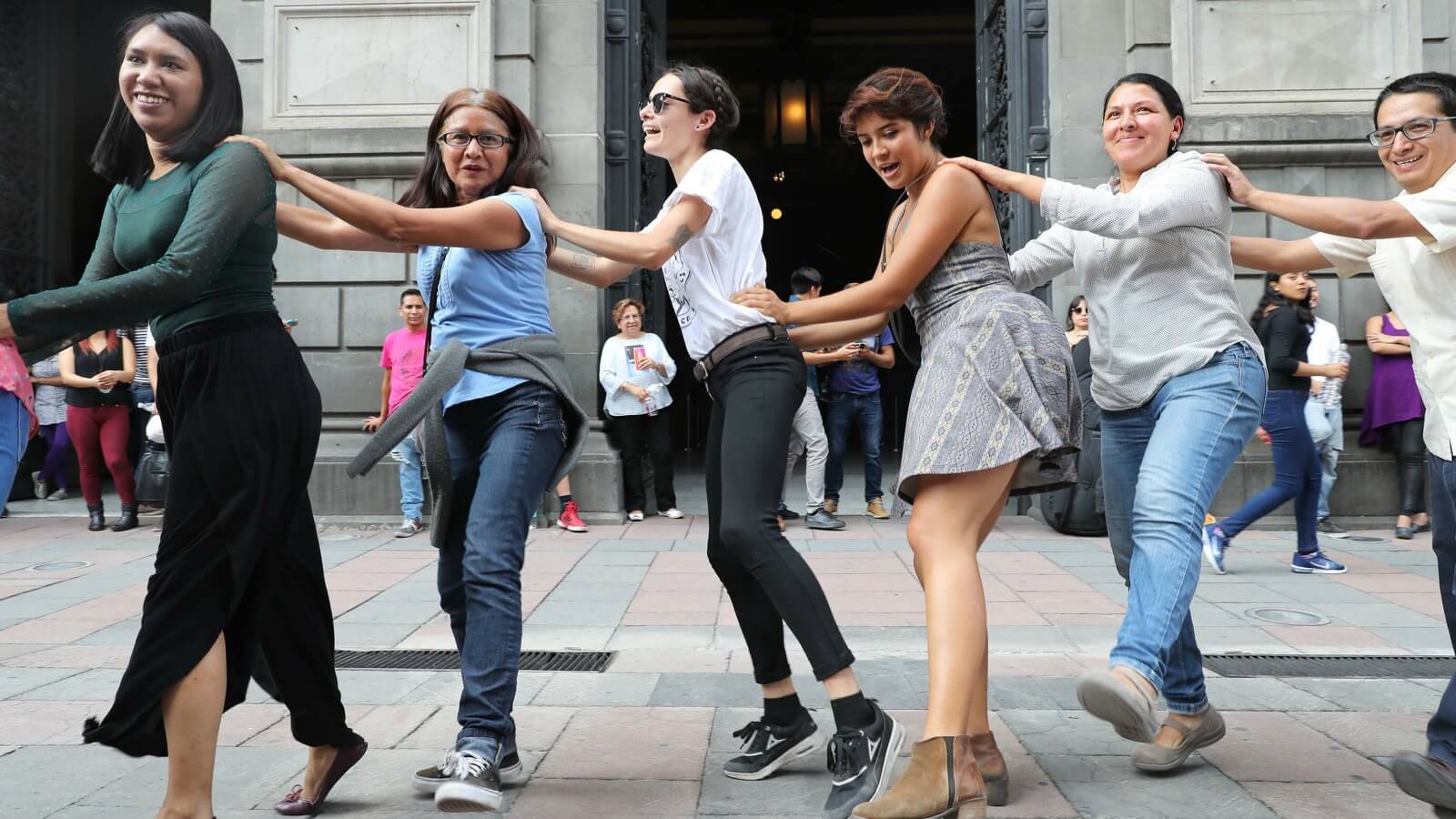 Disputa en el Munal porque artista convoca a bailar salsa dentro del museo