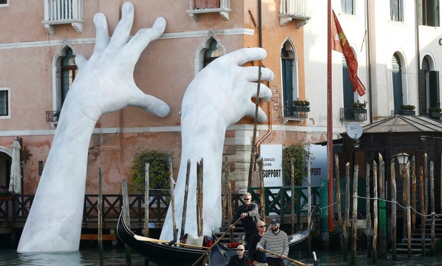 Los trabajos más destacados hasta el momento en la Bienal de Venecia ?