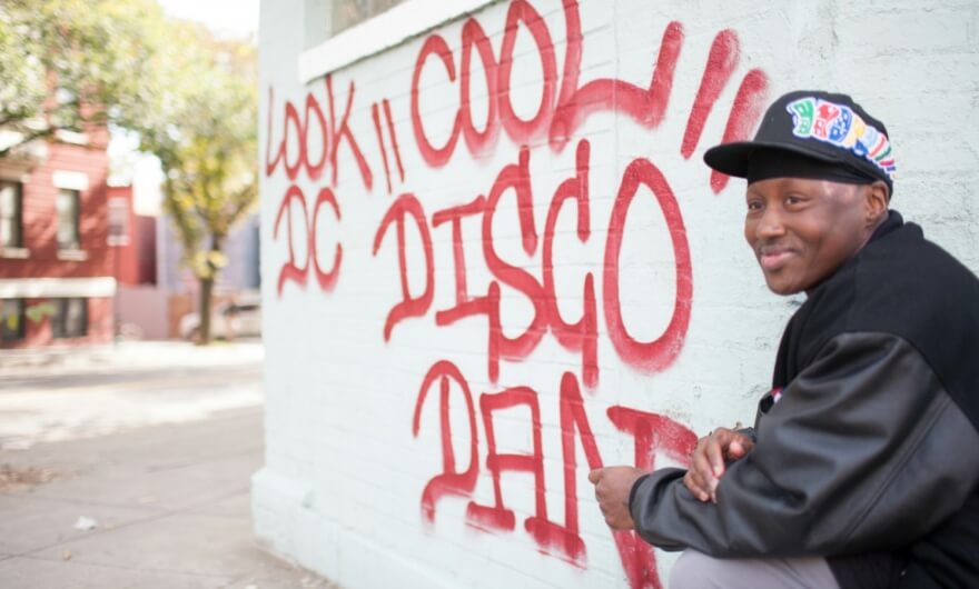 Falleció el artista que inmortalizó las calles de Washington: Cool “Disco” Dan