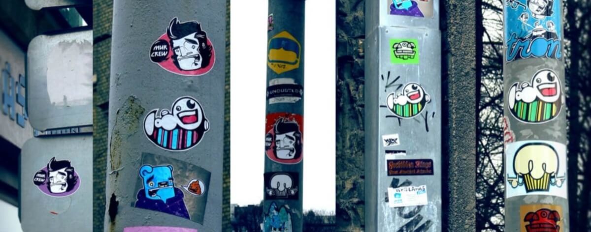 Stick to it: Serie que documenta stickers urbanos y skate