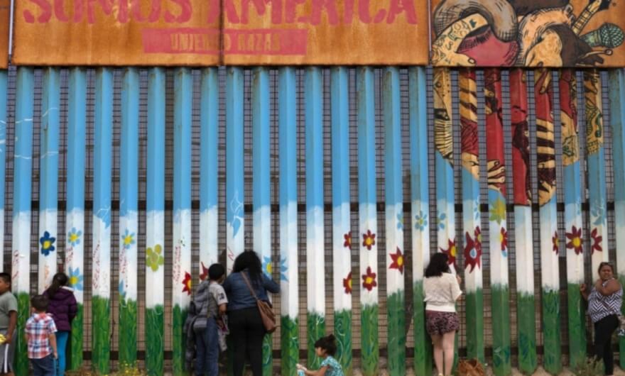 Mural más grande del mundo pintado en el muro fronterizo ?