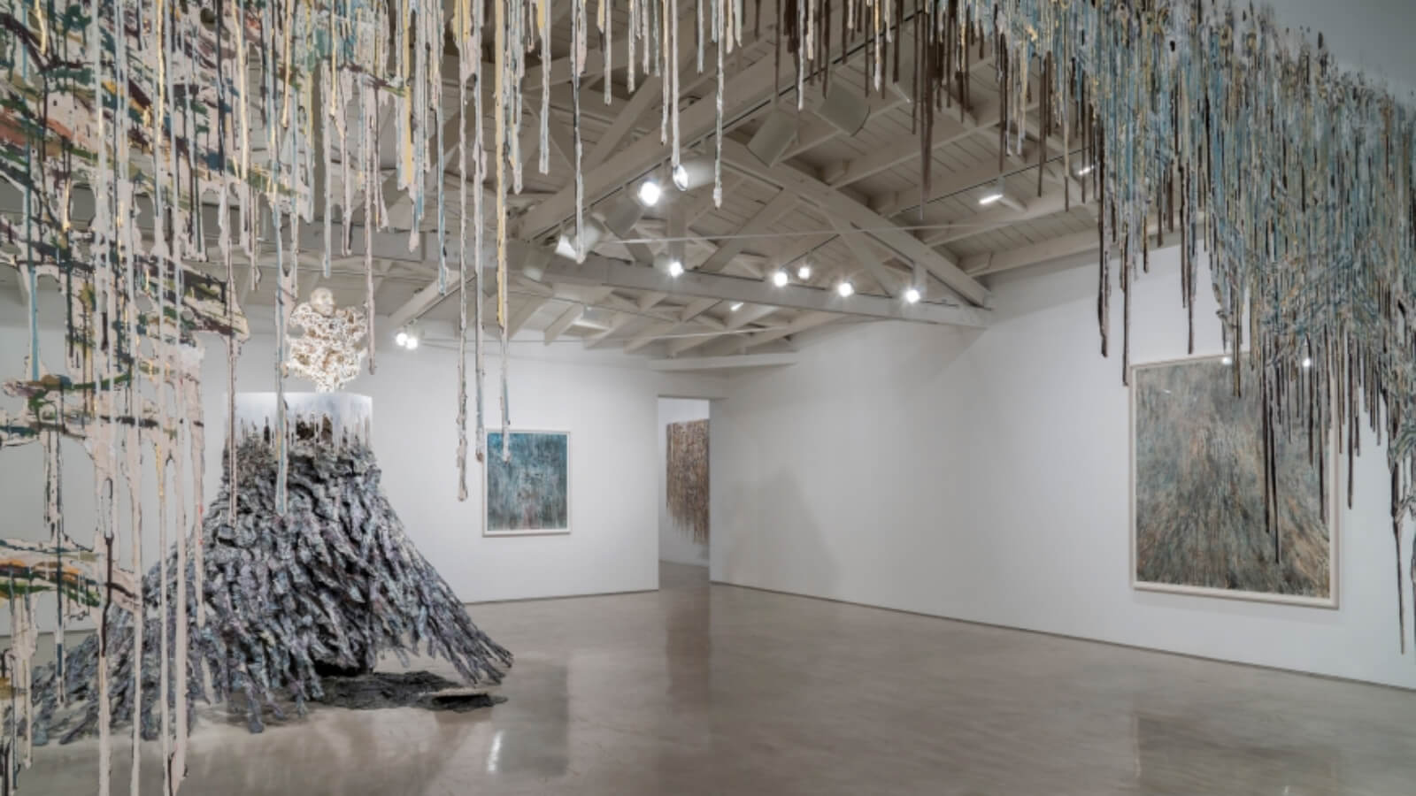 Diana Al-Hadid, esculturas experimentales en diferentes espacios