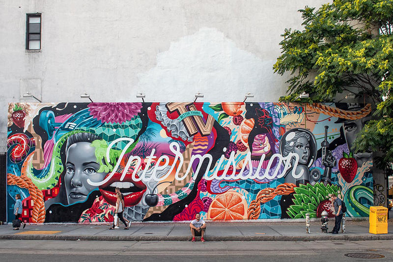 El aclamado artista urbano Tristan Eaton salió a una de las calles más importantes de Nueva York. Con esto, nos referimos al Houston Bowery Wall de Goldman Global Arts. Un muro que ha sido sede para muchos grandes de la industria del street art, desde Obey hasta Keith Haring.