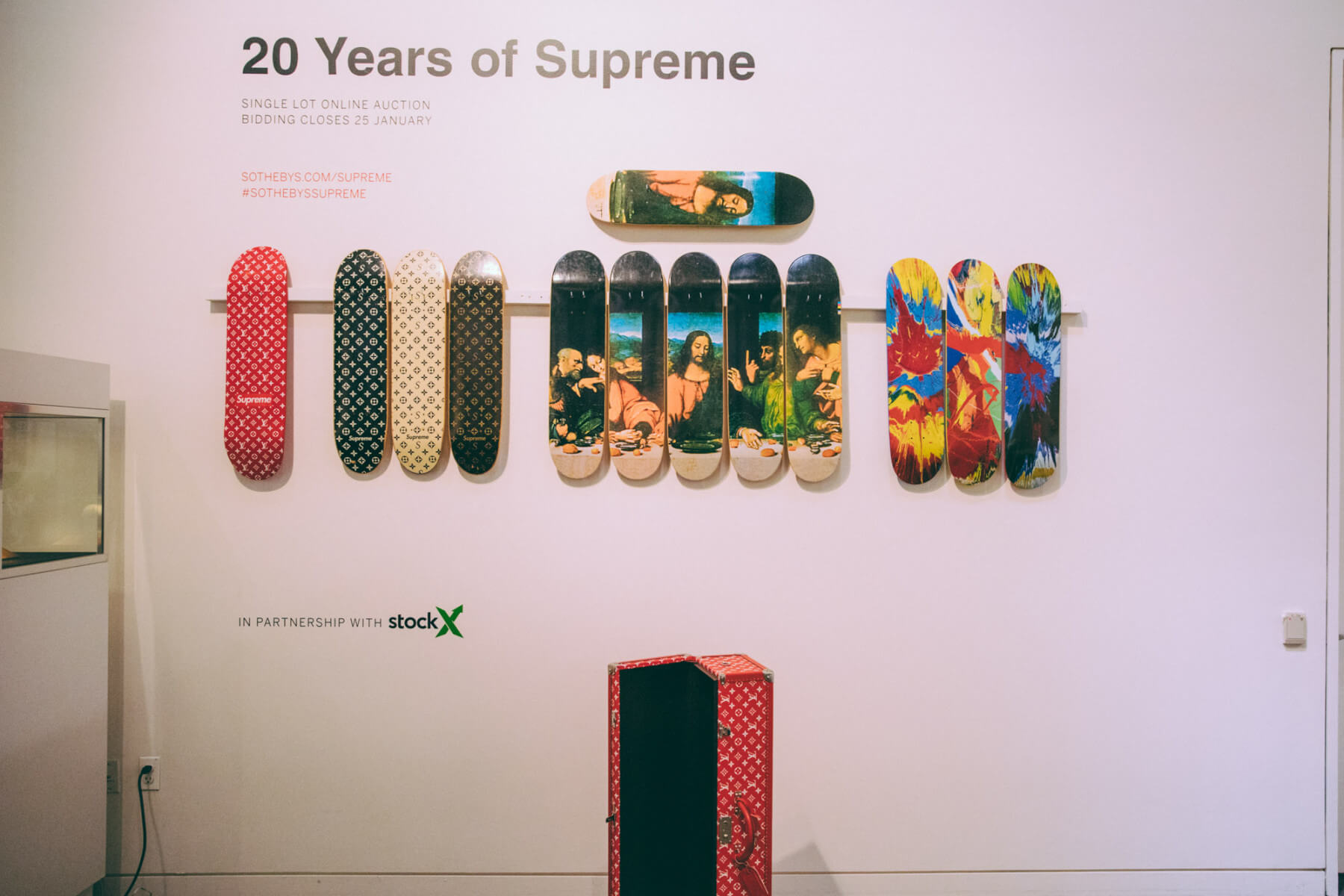 Supreme presenta la muestra "20 años de Supreme" en donde reúne lo mejor en el diseño de sus tablas skate