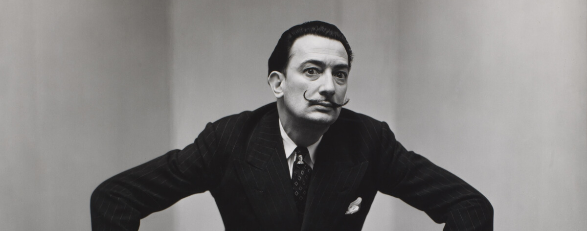 Salvador Dalí en holograma recibe a visitantes en museo