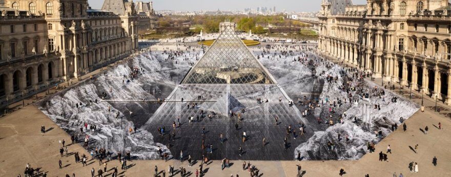 El artista urbano JR transformó el Louvre de París