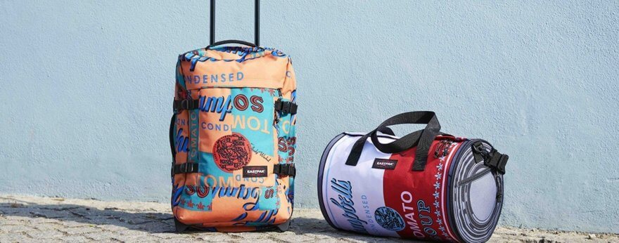 Eastpak convierte obras de Andy Warhol en backpacks