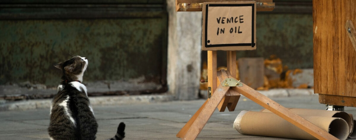 Banksy aparece con instalación en la Bienal de Venecia