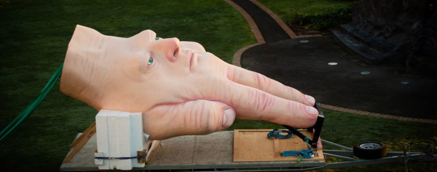 Escultura en Nueva Zelanda atemoriza a la gente