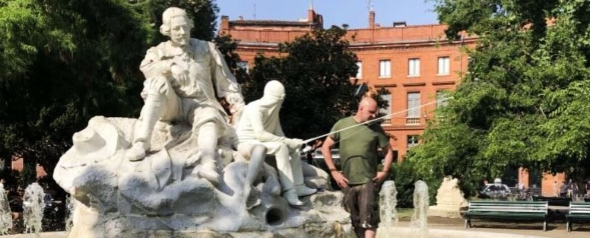 Mark Jenkins deja una serie de esculturas en Toulouse