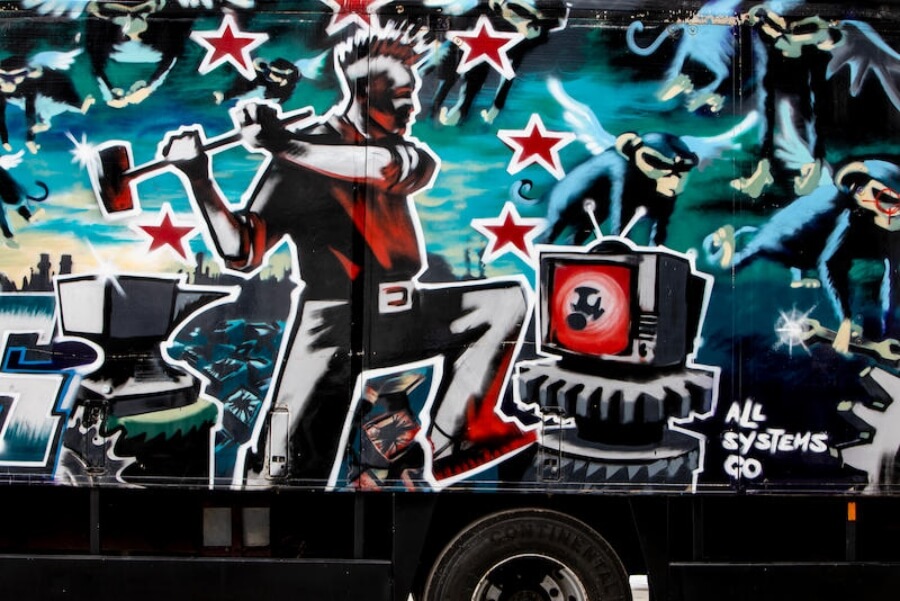 Banksy intervino camión que sera subastado
