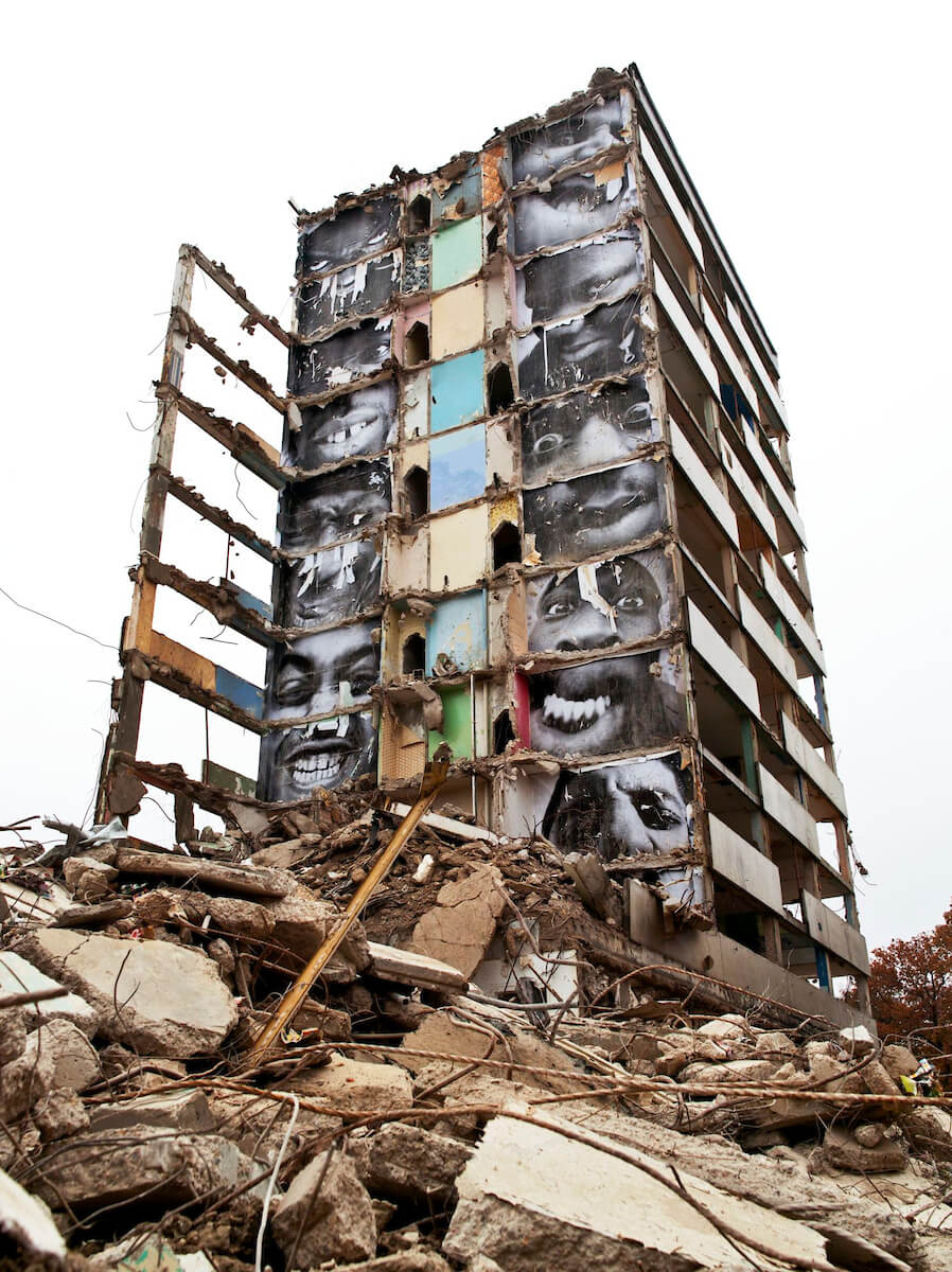 28 Millimètres, Portrait d'une génération, B11,
 Destruction #2, Montfermeil, France, 2013.