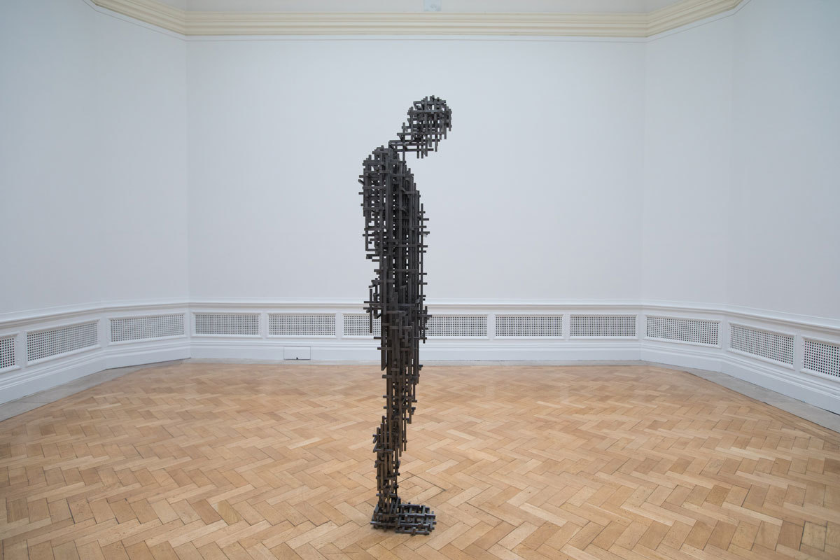 obra de Antony Gormley en la Royal Academy of Arts en Londres