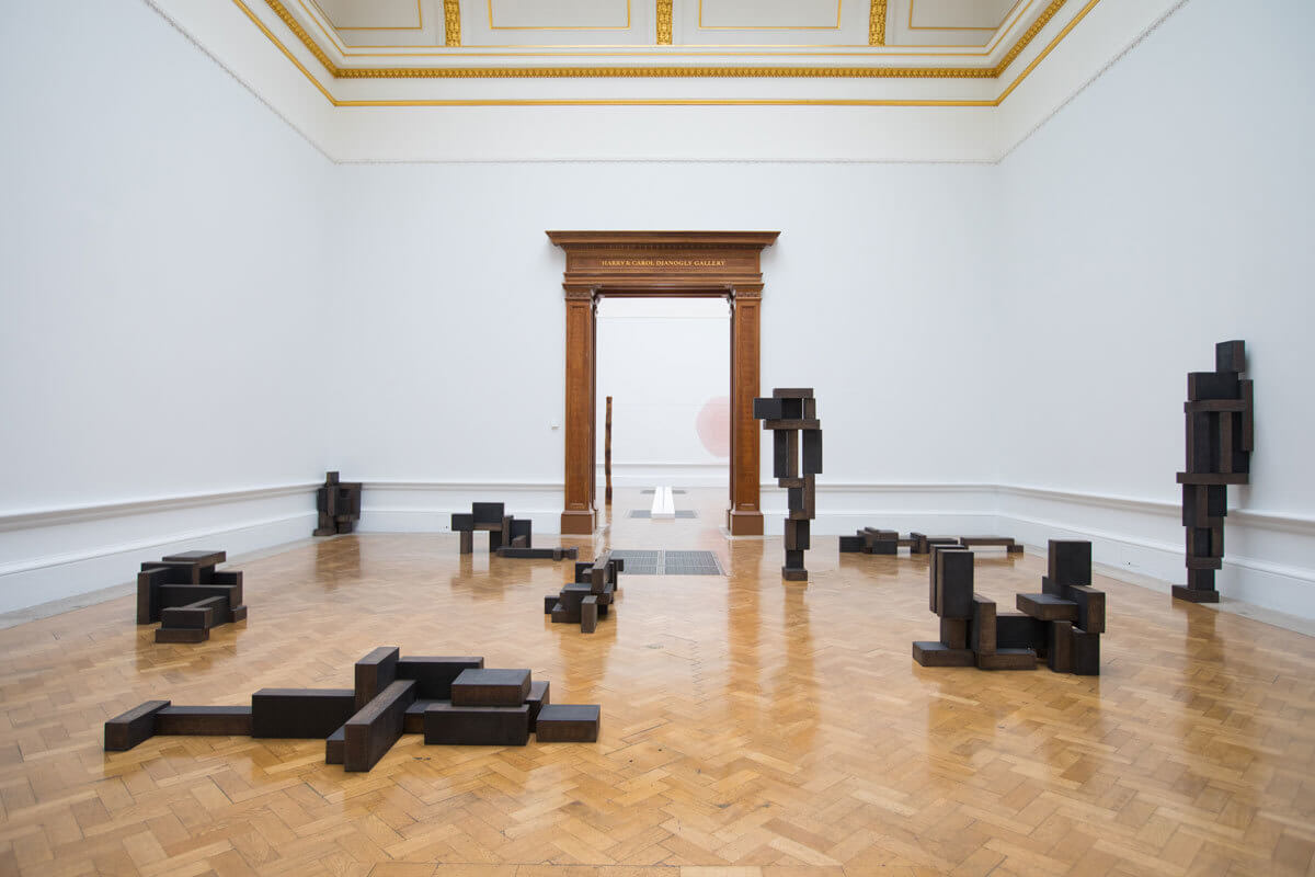 obra de Antony Gormley en la Royal Academy of Arts en Londres