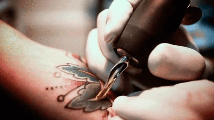 tatuando