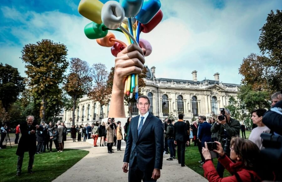 Jeff Koons inauguró controversial escultura