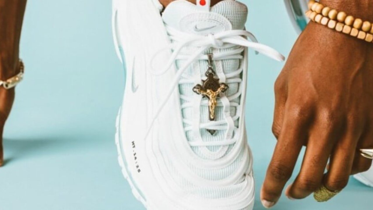 estético Desalentar Correspondencia Nike Jesus Shoes, tenis protegidos con agua bendita