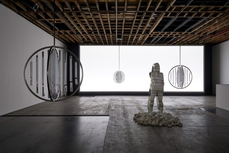 Doug Aitken presenta exposición en Victoria Miro