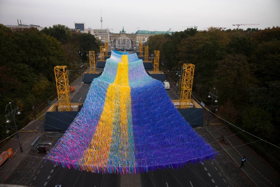 El artista conmemora los 30 años de la caída del Muro de Berlín