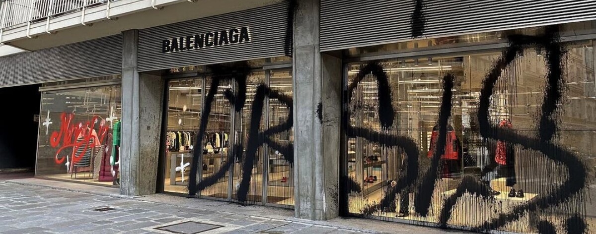 El graffitero creó enorme tag en tienda de Balenciaga