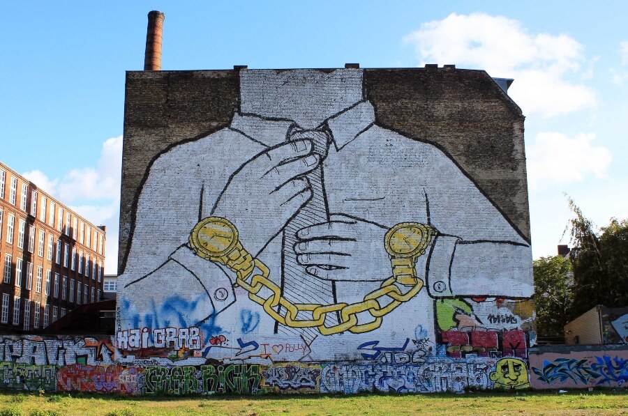 street art contra la globalización y capitalismo