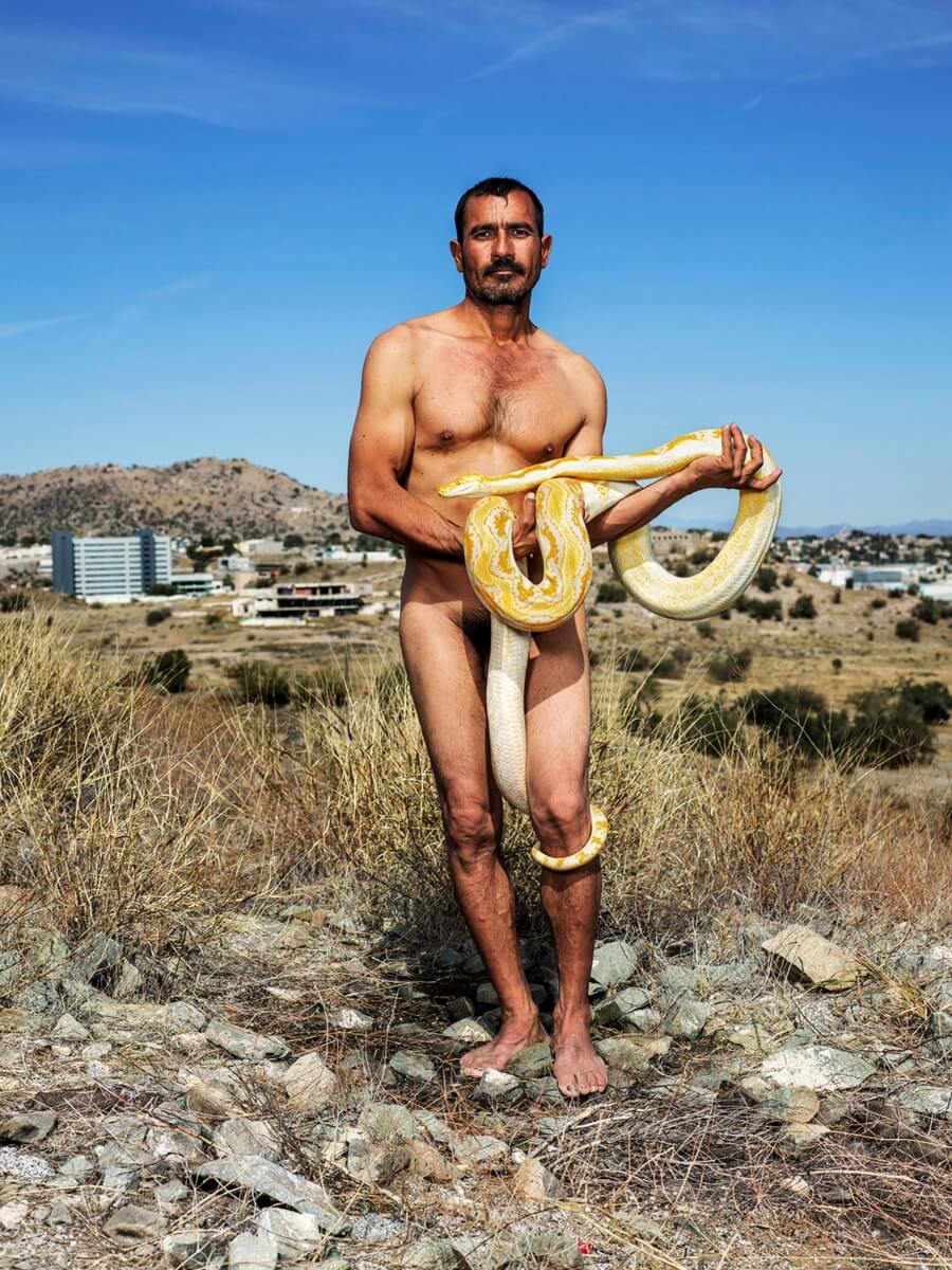 El fotógrafo retrata a México en la serie "La cucaracha"
