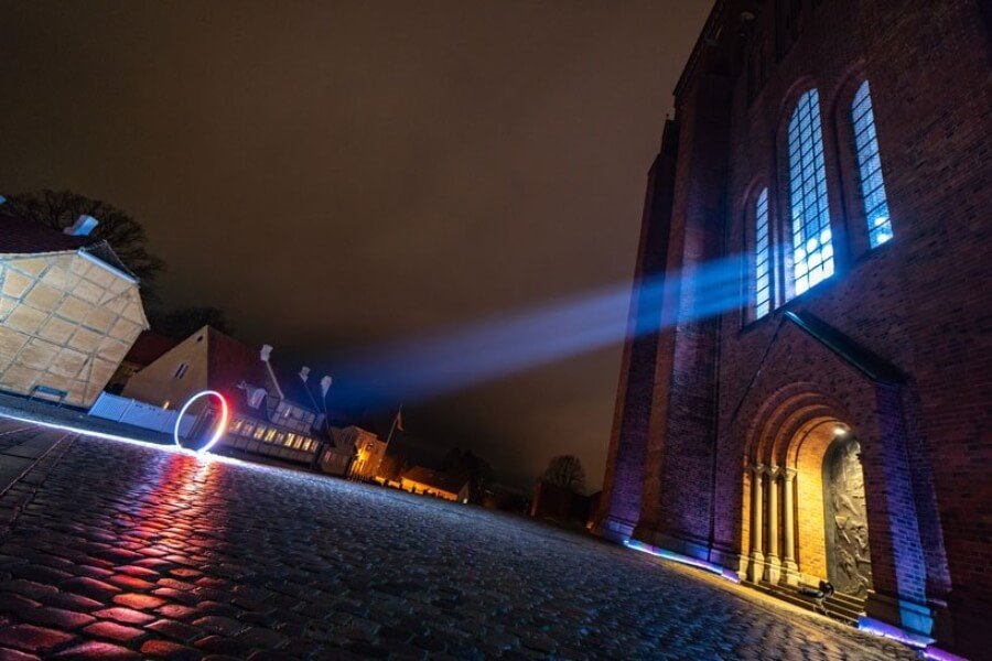 Lux Nova la instalación que ilumina catedral de Dinamarca