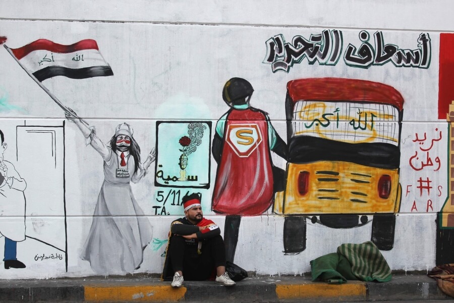 Murales de protesta en túnel de Bagdad