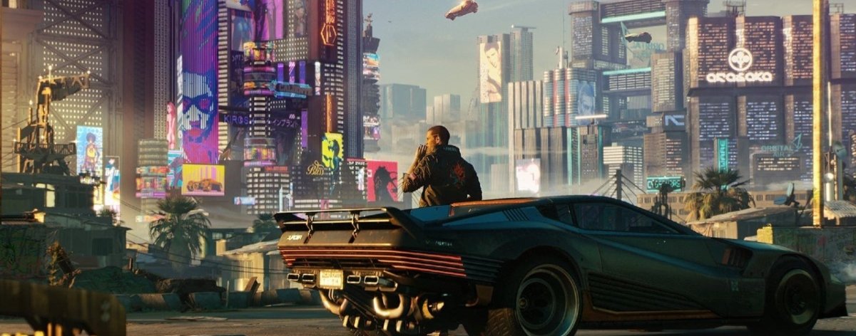 Escena del videojuego con protagonista recargado en automóvil con fondo de ciudad futurista