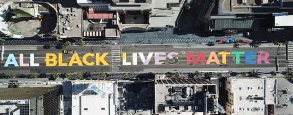 Murales de Black Lives Matter en calles de EEUU
