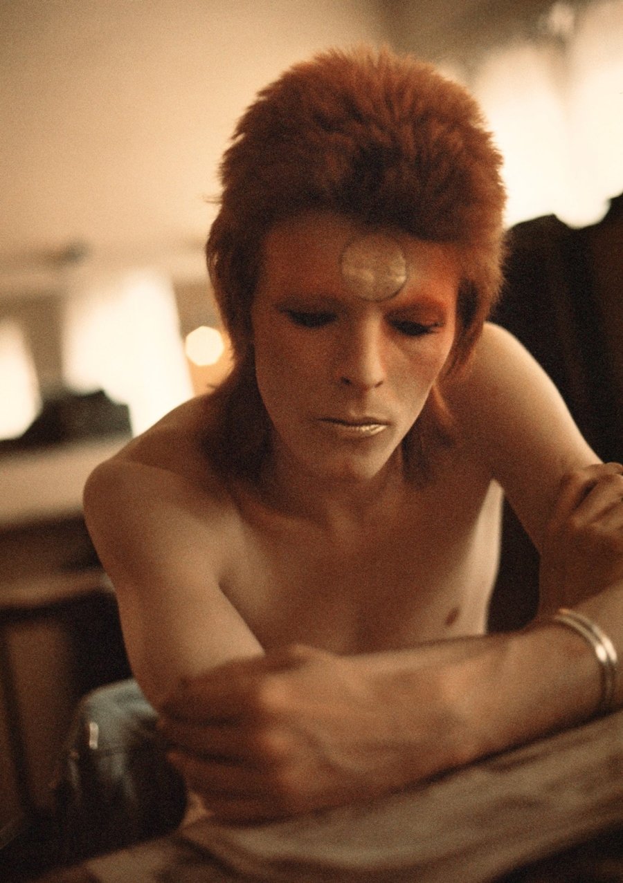 Retrato de David Bowie por Geoff MacCormack