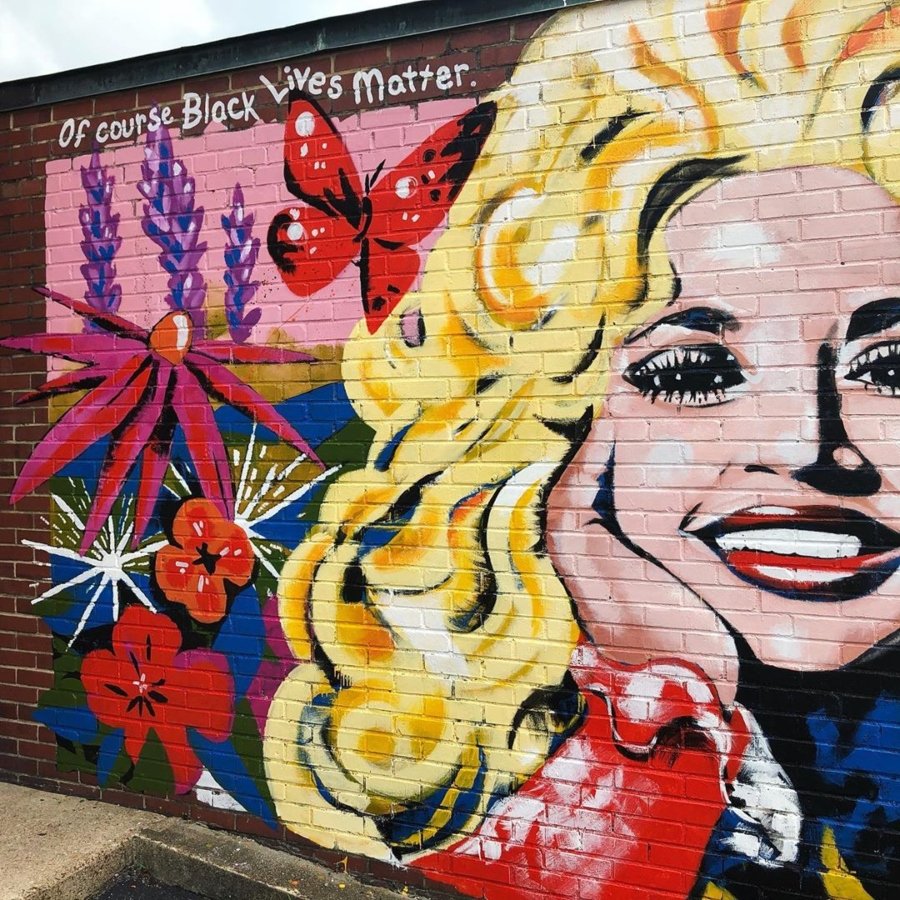 Mural de Dolly Parton por Kim Radford