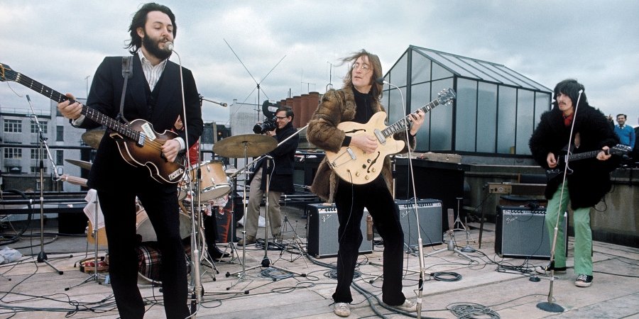 The Beatles durante concierto en azotea