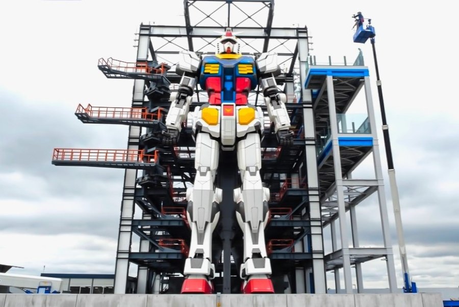 Un robot gigante habita las calles de Yokohama