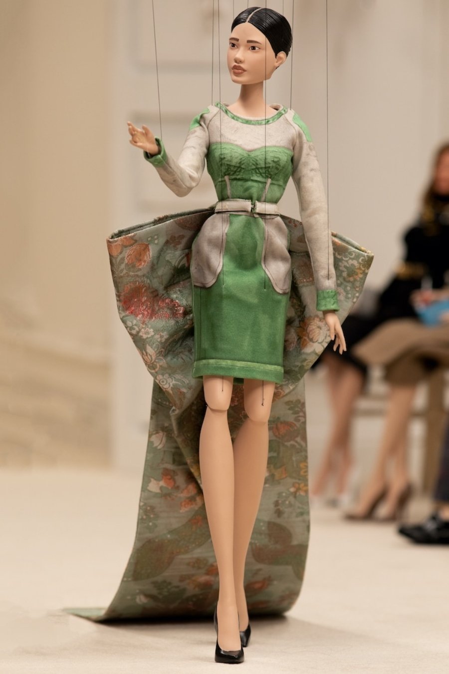 Moschino presentó su desfile de modas de marionetas