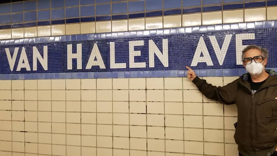 Estación de metro de NY es modificada por Adrian Wilson