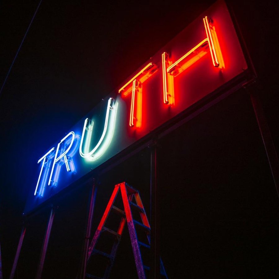 Truth/Lie, lo nuevo de Stefan Brüggemann en Tijuana
