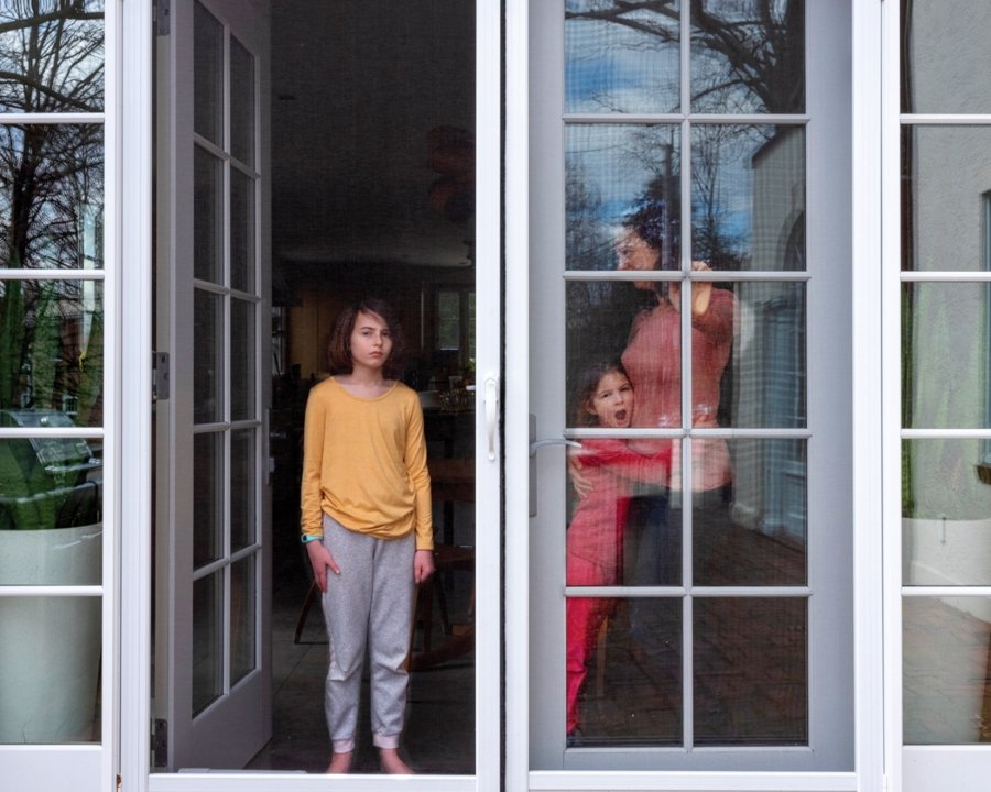 Fotografía de la serie Across windows de Rania Matar