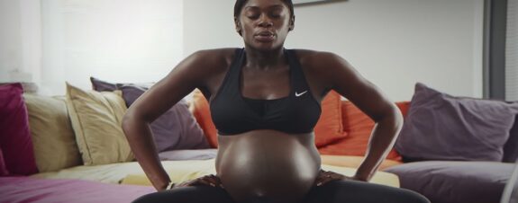 Cortometraje de Nike rinde homenaje a las madres deportistas