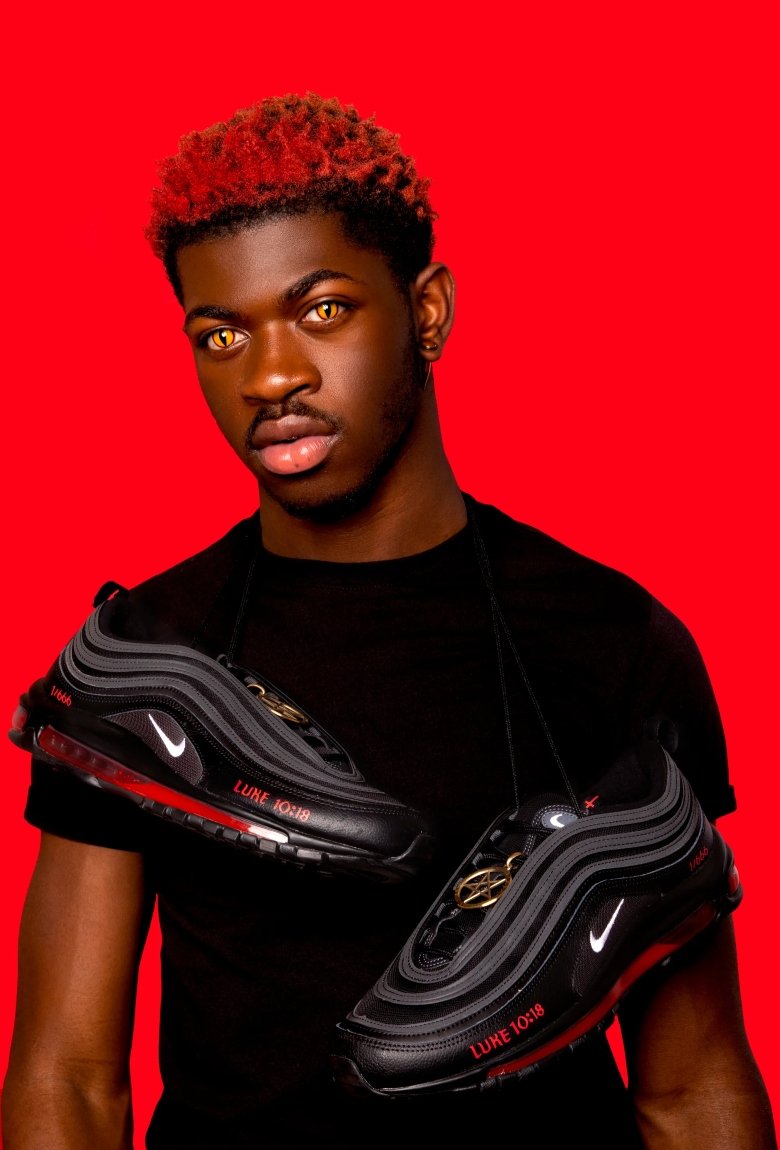 Nike demandó a Lil Nas por crear sneakers «satánicos»