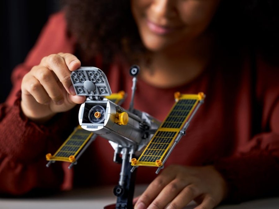 Transbordador espacial Discovery en Legos