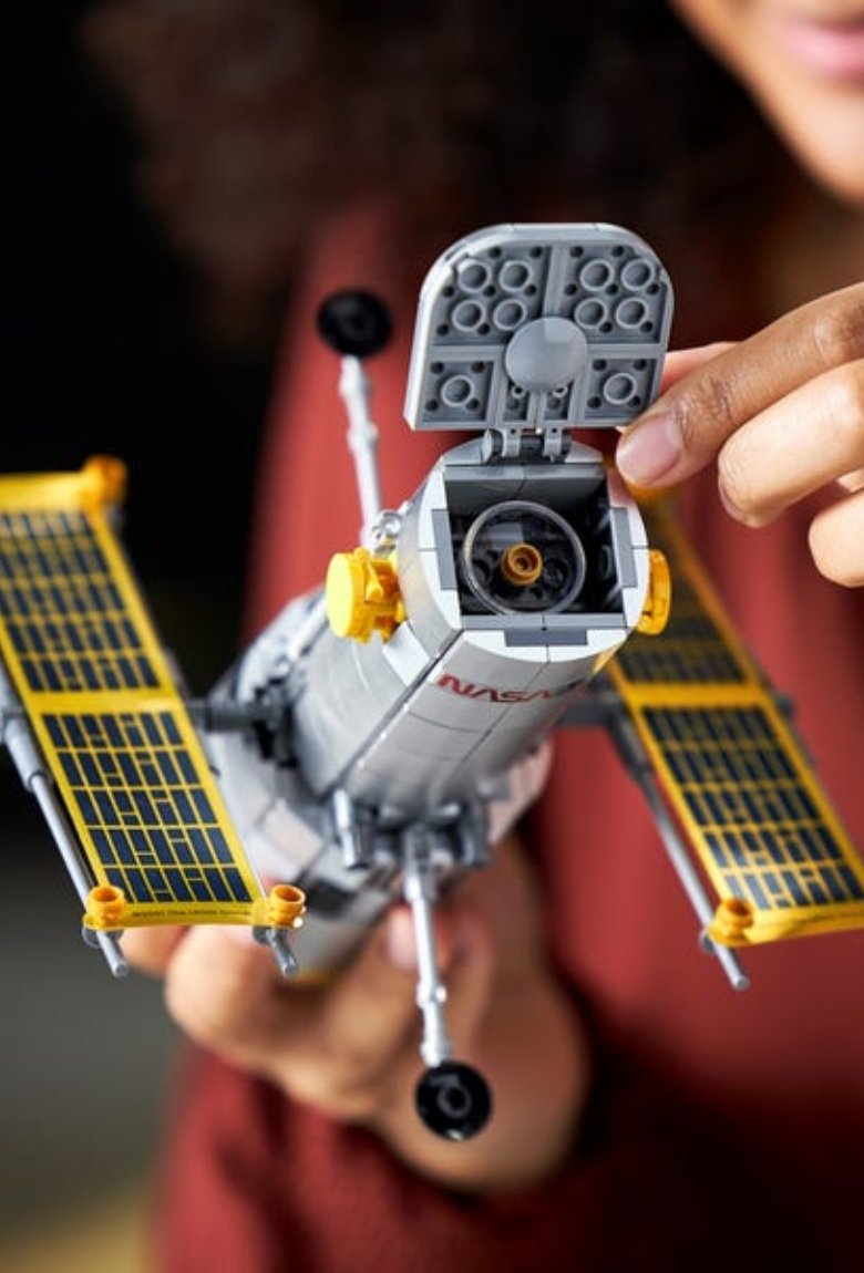 Transbordador espacial Discovery llega en un set de LEGO