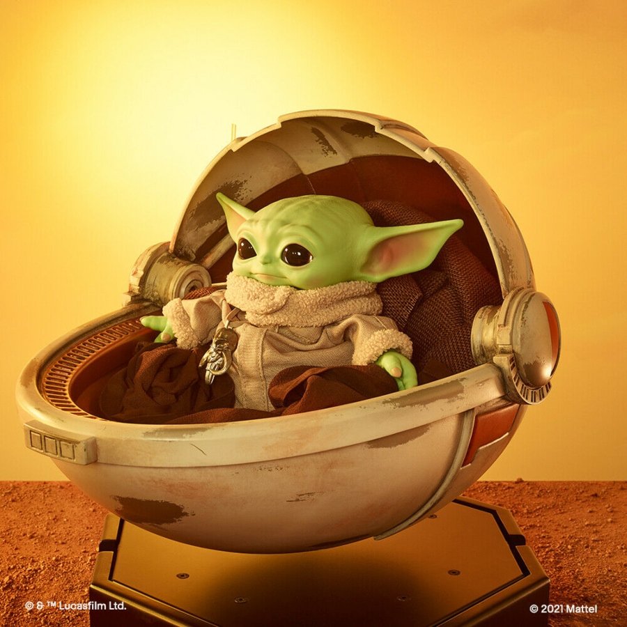 figura de Baby Yoda flotante