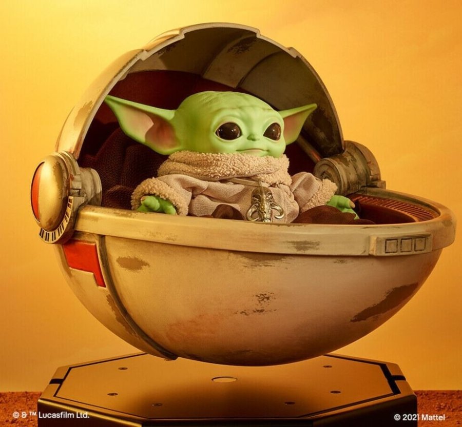 figura de Baby Yoda flotante