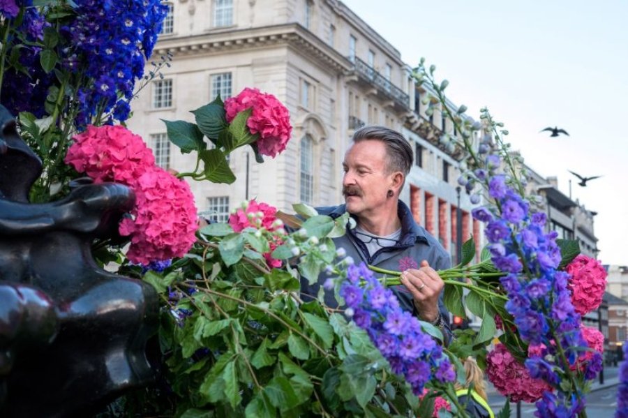 Instalación floral de Lewis Miller en Londres