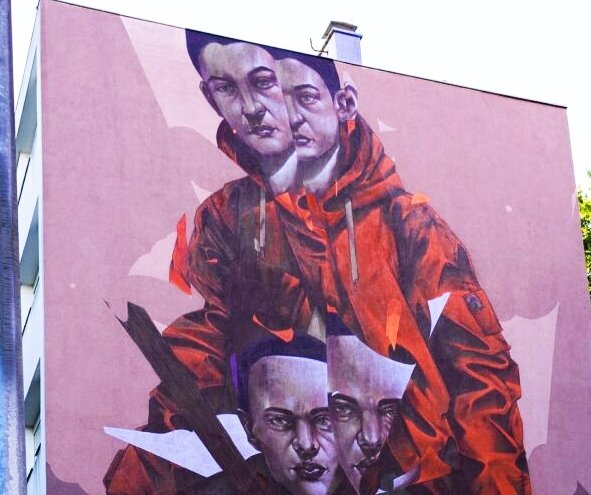 Mural "Inseperable" en Croacia por Sr Woodland