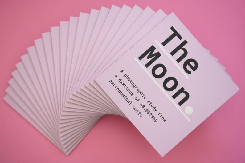 Contenido del libro "The Moon" de Tim Easley