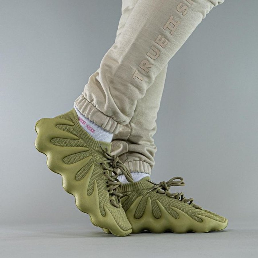adidas YEEZY 450 "Dark Sulfur" para los sneakers de la semana